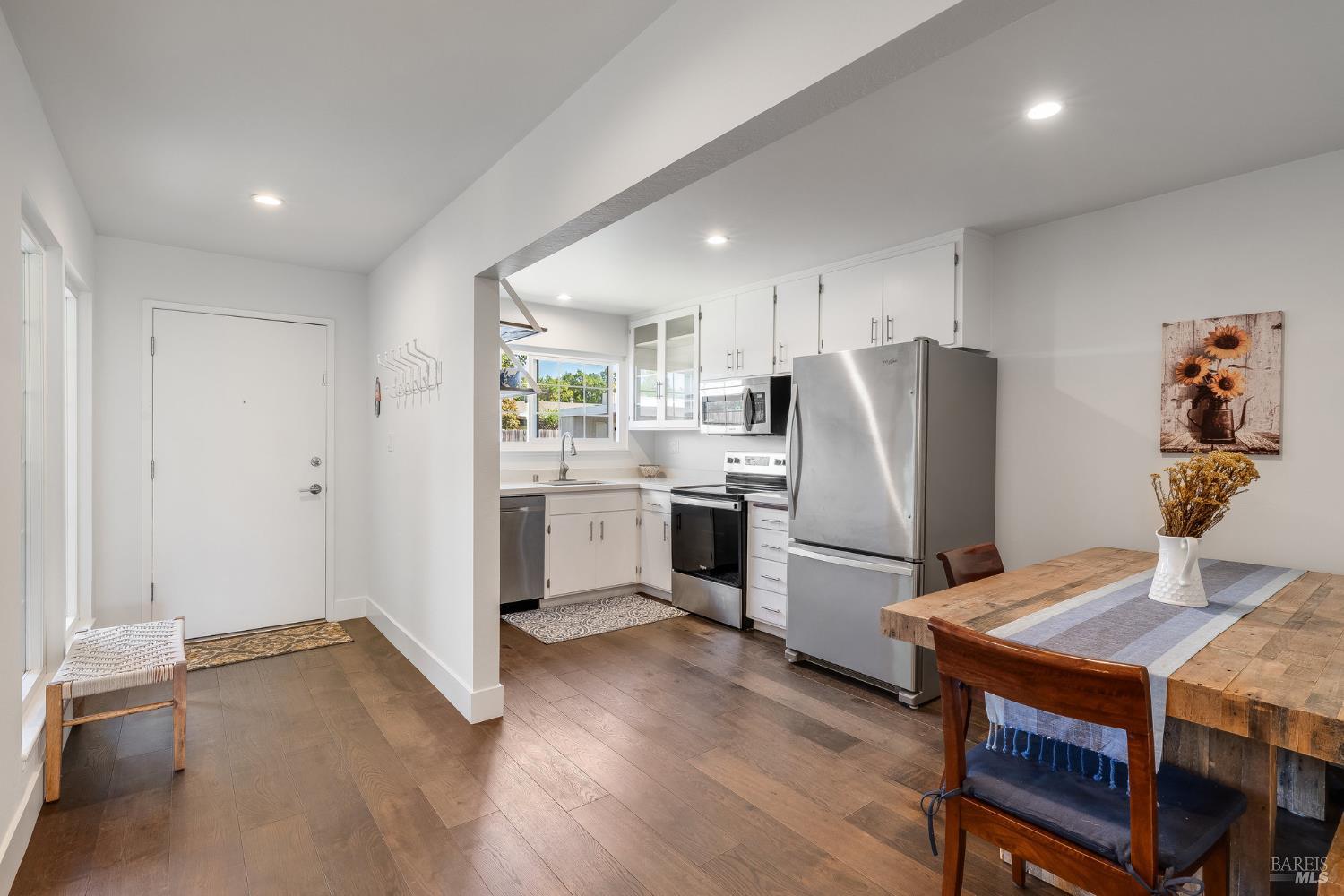 Detail Gallery Image 2 of 27 For 921 1st St, Sonoma,  CA 95476 - 2 Beds | 2 Baths