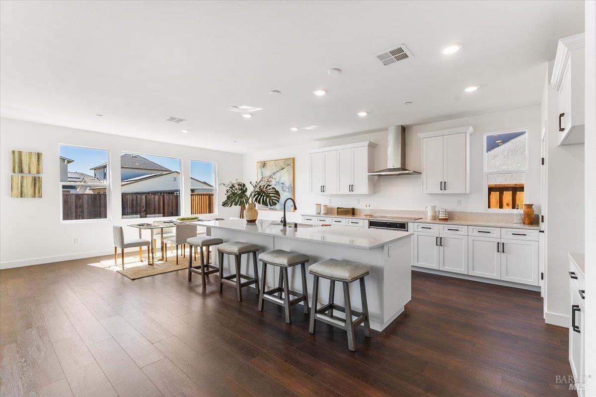 Detail Gallery Image 5 of 31 For 7305 Willowglen Dr, Rohnert Park,  CA 94928 - 4 Beds | 3/1 Baths