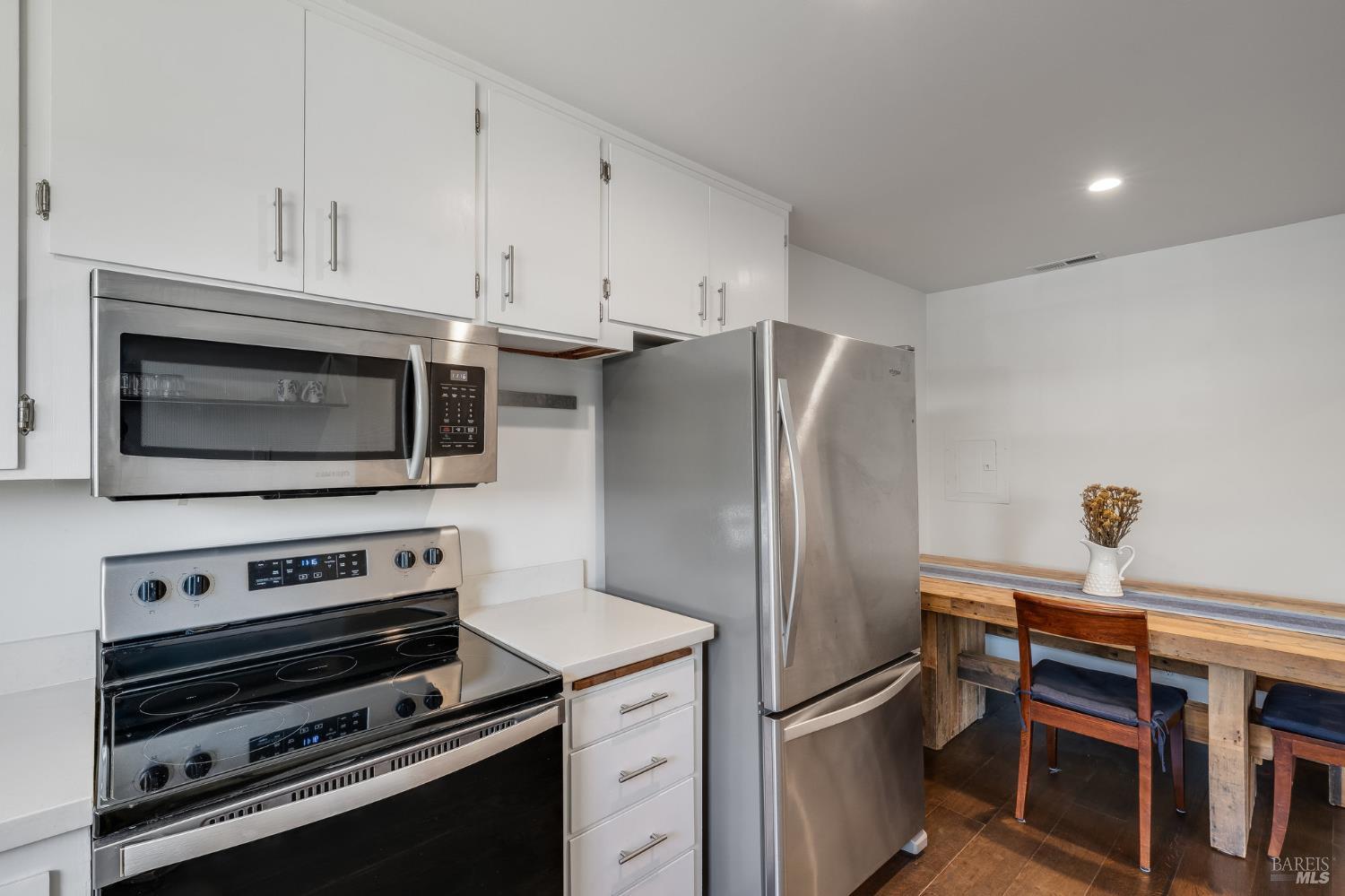 Detail Gallery Image 6 of 27 For 921 1st St, Sonoma,  CA 95476 - 2 Beds | 2 Baths