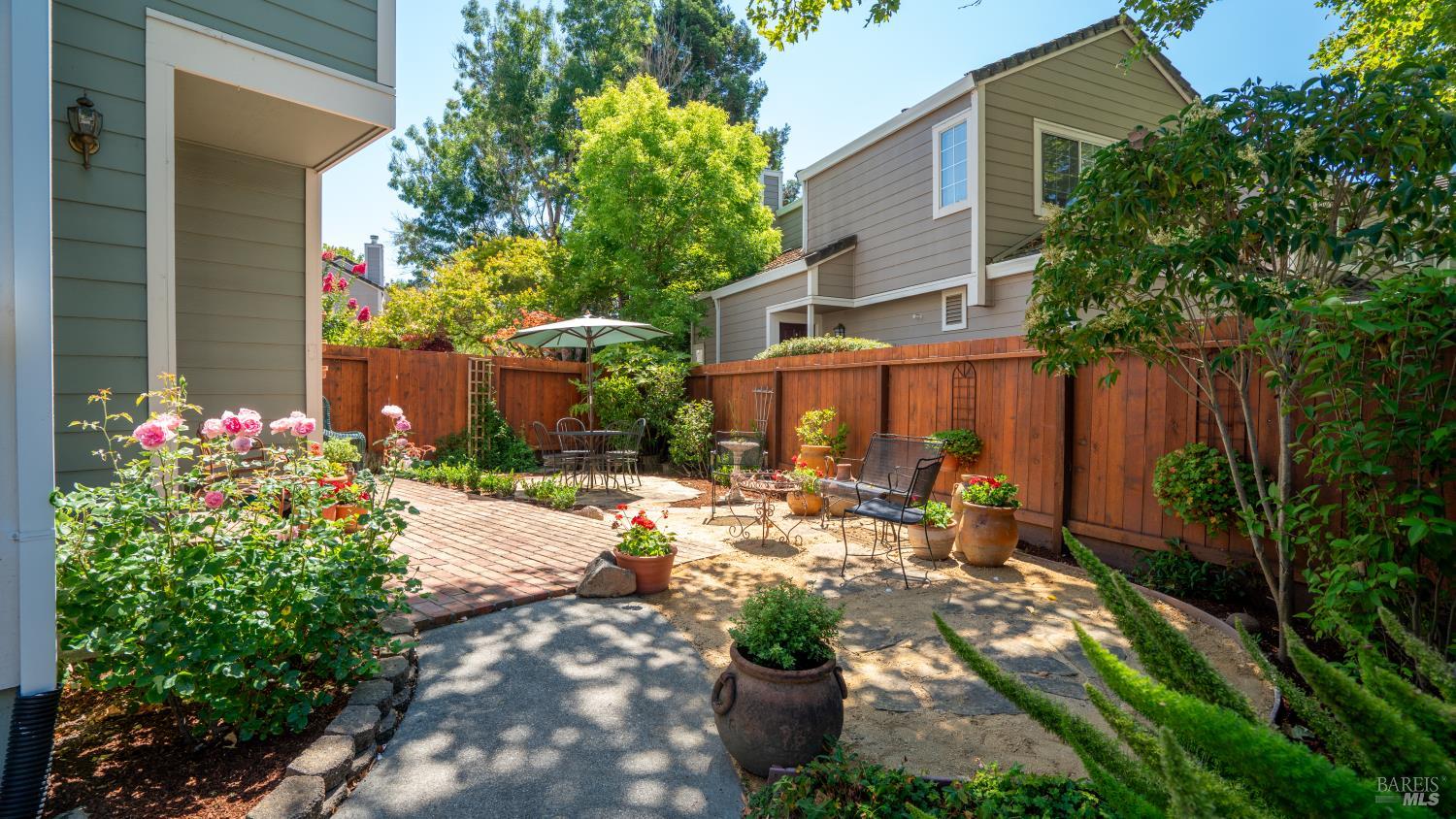 Detail Gallery Image 30 of 55 For 871 Chardonnay Cir, Petaluma,  CA 94954 - 3 Beds | 2/1 Baths