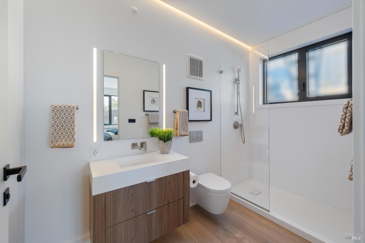 Detail Gallery Image 20 of 26 For 3615 Crown Hill Dr, Santa Rosa,  CA 95404 - 5 Beds | 3/1 Baths