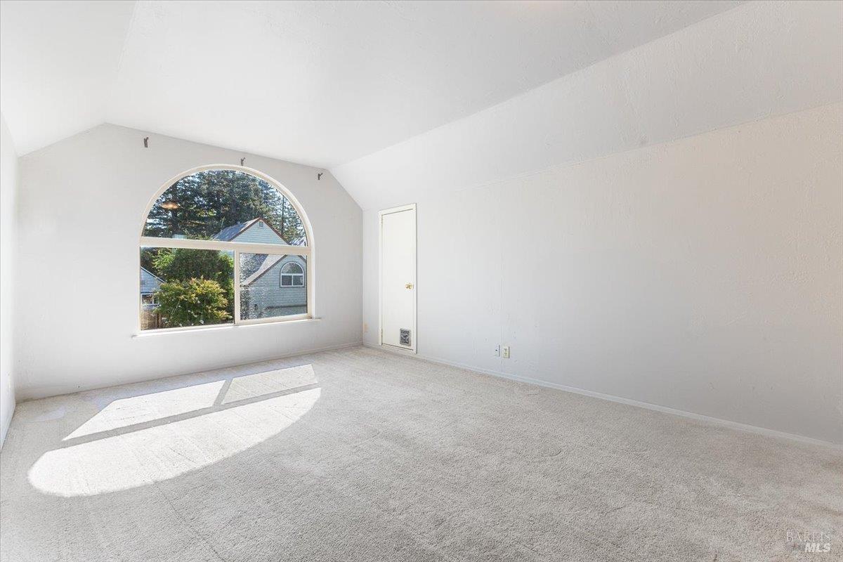 Detail Gallery Image 21 of 34 For 1367 Sylvan Ct, Healdsburg,  CA 95448 - 3 Beds | 2/1 Baths