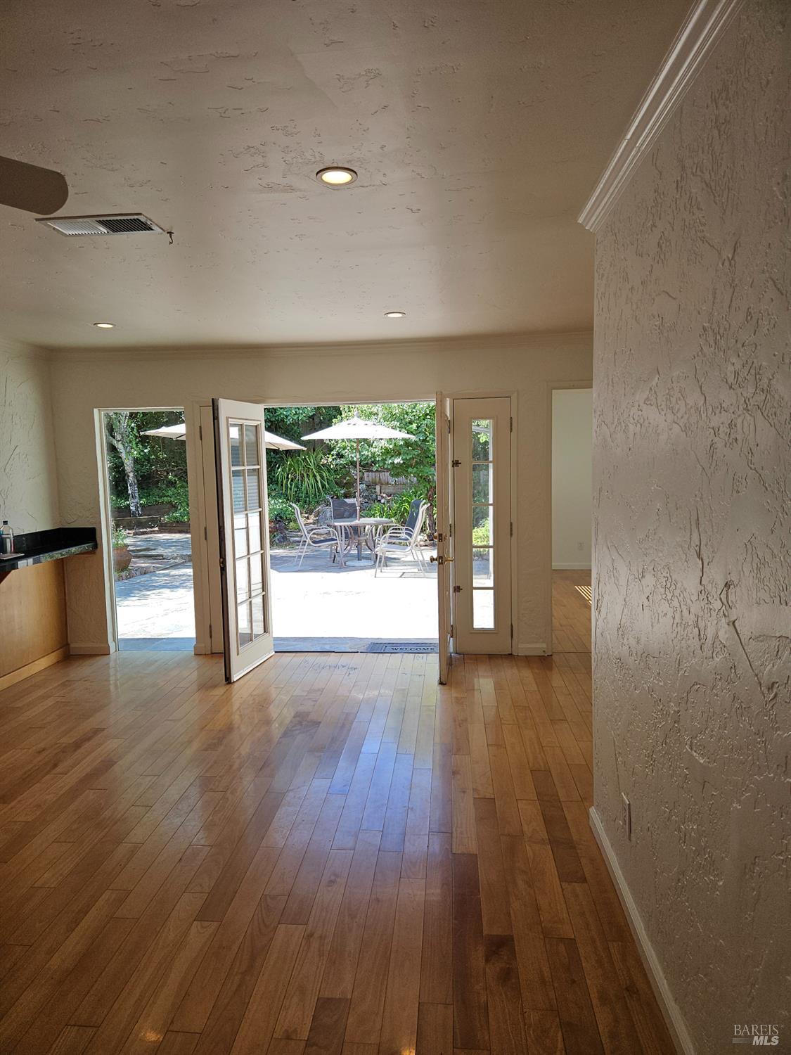 Detail Gallery Image 13 of 19 For 425 Deerfield Cir, Santa Rosa,  CA 95409 - 2 Beds | 2 Baths