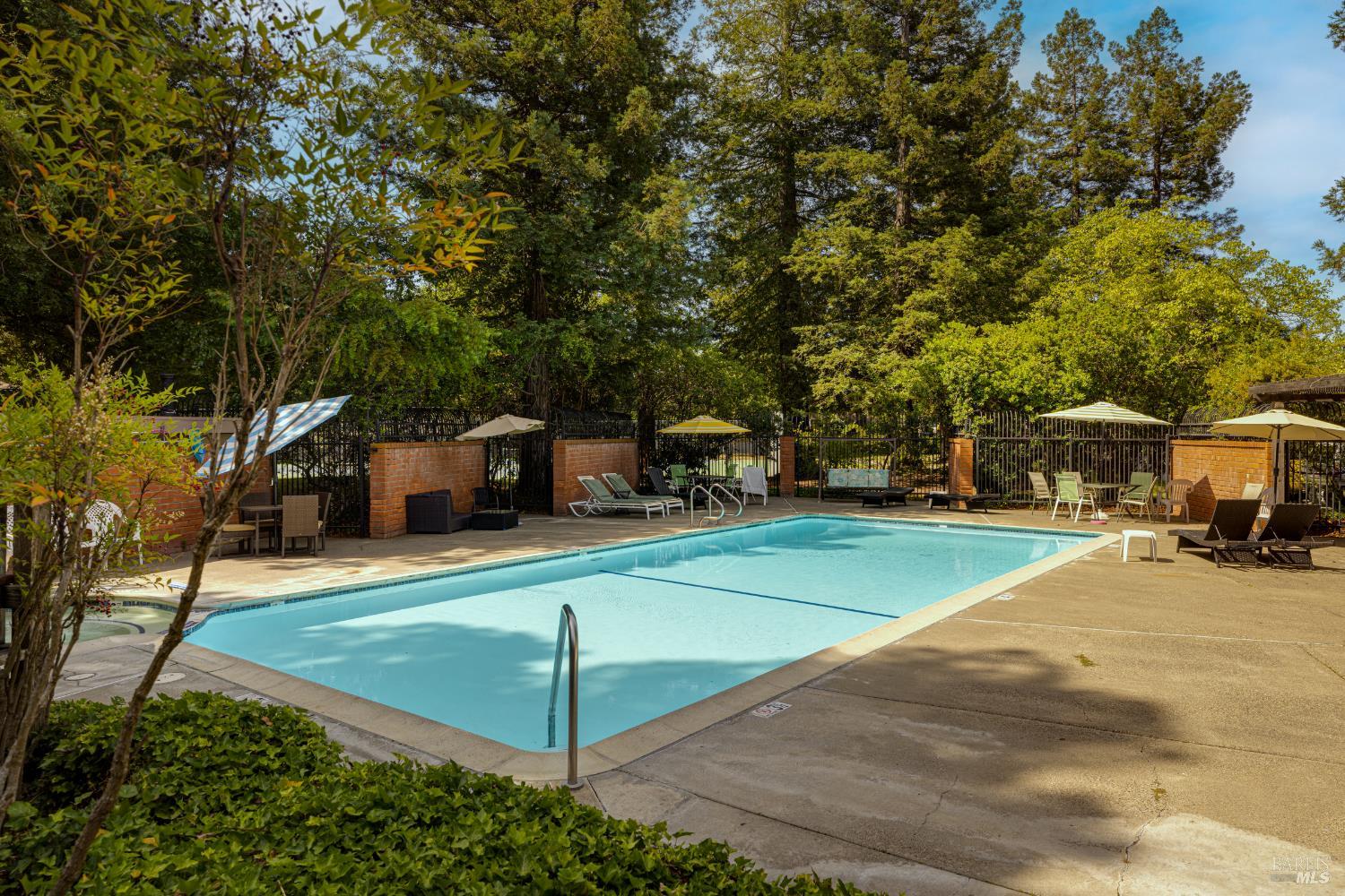 Detail Gallery Image 33 of 43 For 601 Marylyn Cir, Petaluma,  CA 94954 - 3 Beds | 2 Baths