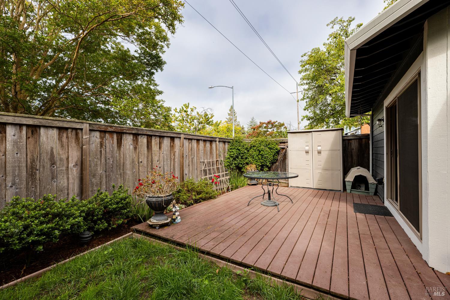 Detail Gallery Image 27 of 43 For 601 Marylyn Cir, Petaluma,  CA 94954 - 3 Beds | 2 Baths