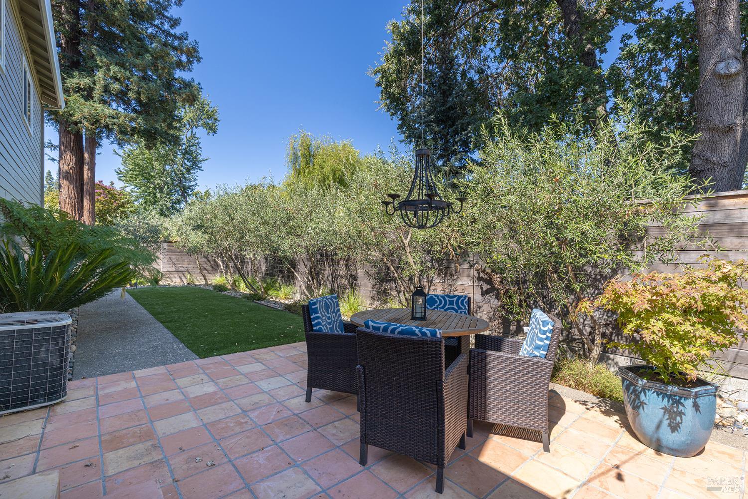 Detail Gallery Image 7 of 63 For 12 Nicholas Ct, Napa,  CA 94558 - 3 Beds | 2/1 Baths