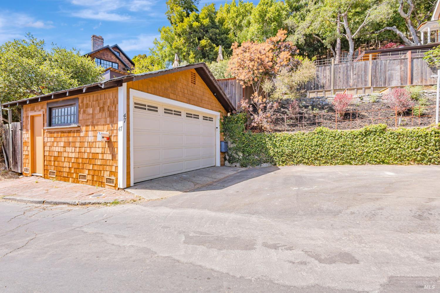 Detail Gallery Image 35 of 37 For 47 Coronet Ave, Mill Valley,  CA 94941 - 5 Beds | 4 Baths