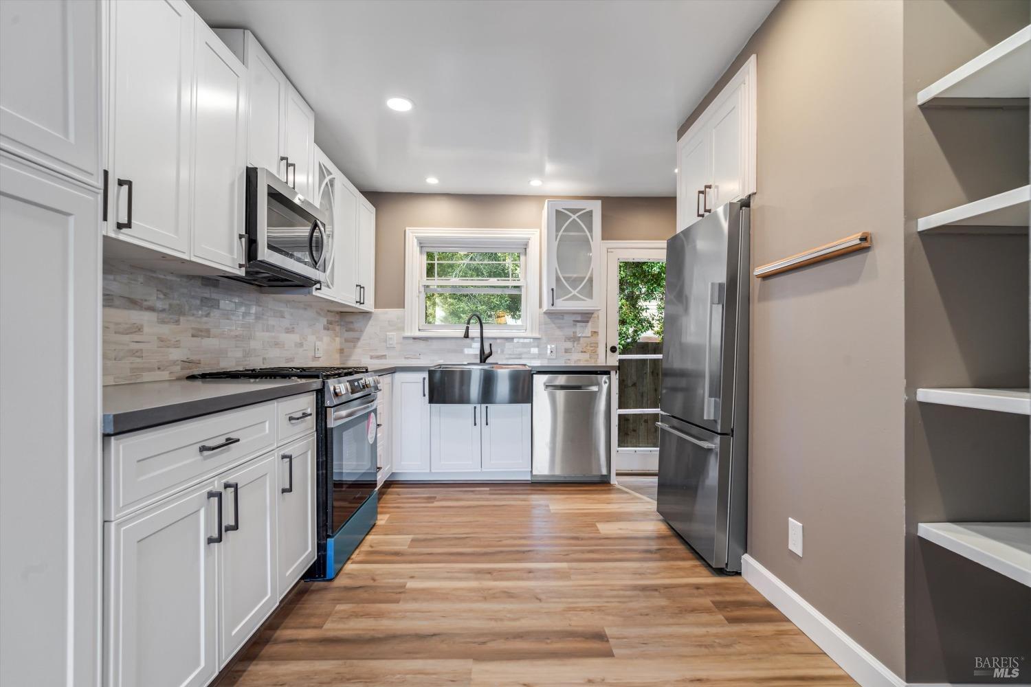 Detail Gallery Image 11 of 25 For 4538 Tulip Ave, Oakland,  CA 94619 - 3 Beds | 2 Baths