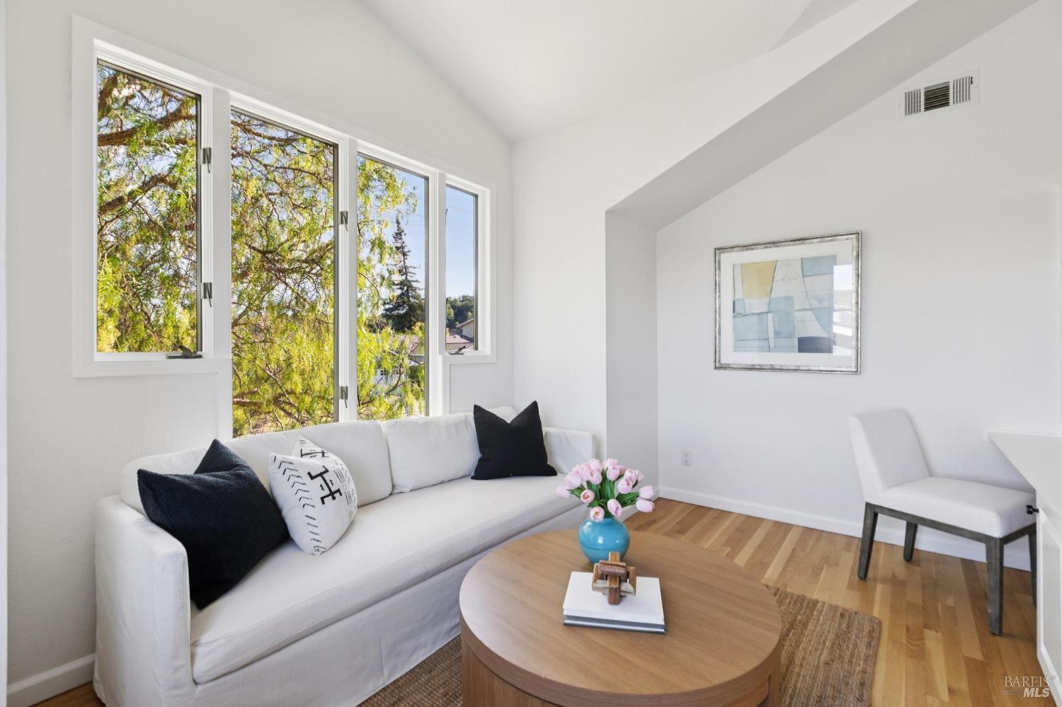 Detail Gallery Image 6 of 58 For 467 Cedar Hill Dr, San Rafael,  CA 94903 - 5 Beds | 3 Baths