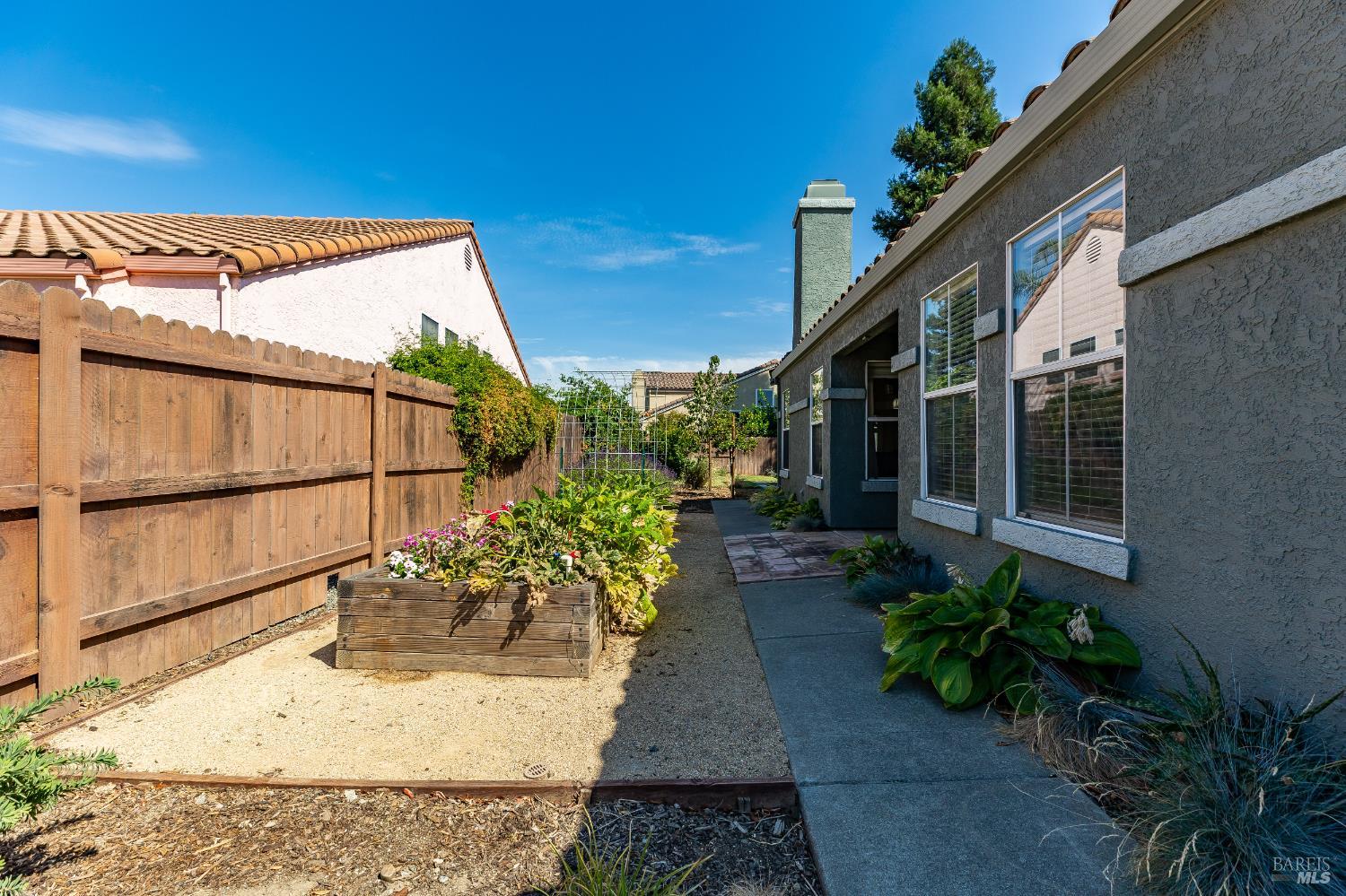 Detail Gallery Image 32 of 34 For 755 Oak Hollow Ave, Vacaville,  CA 95687 - 3 Beds | 2 Baths