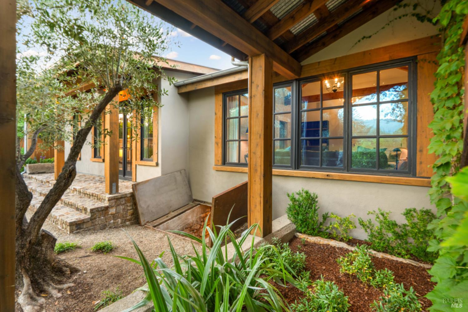 Detail Gallery Image 6 of 46 For 1711 Tainter St, Saint Helena,  CA 94574 - 4 Beds | 4/1 Baths
