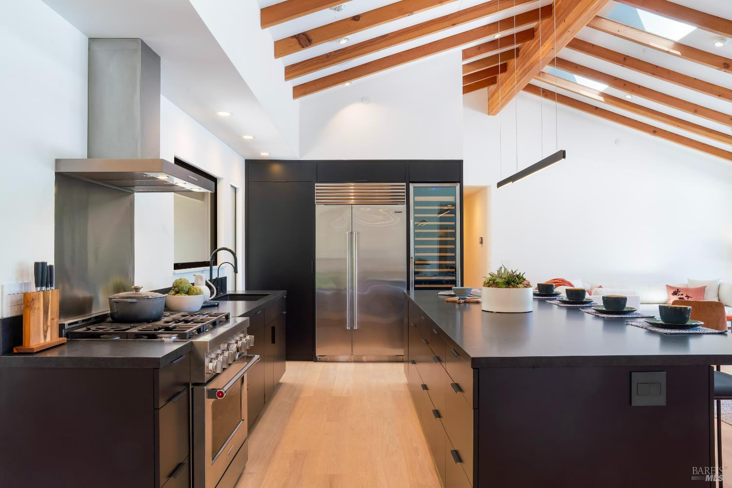 Detail Gallery Image 10 of 44 For 13671 Chalk Hill Rd, Healdsburg,  CA 95448 - 3 Beds | 3 Baths