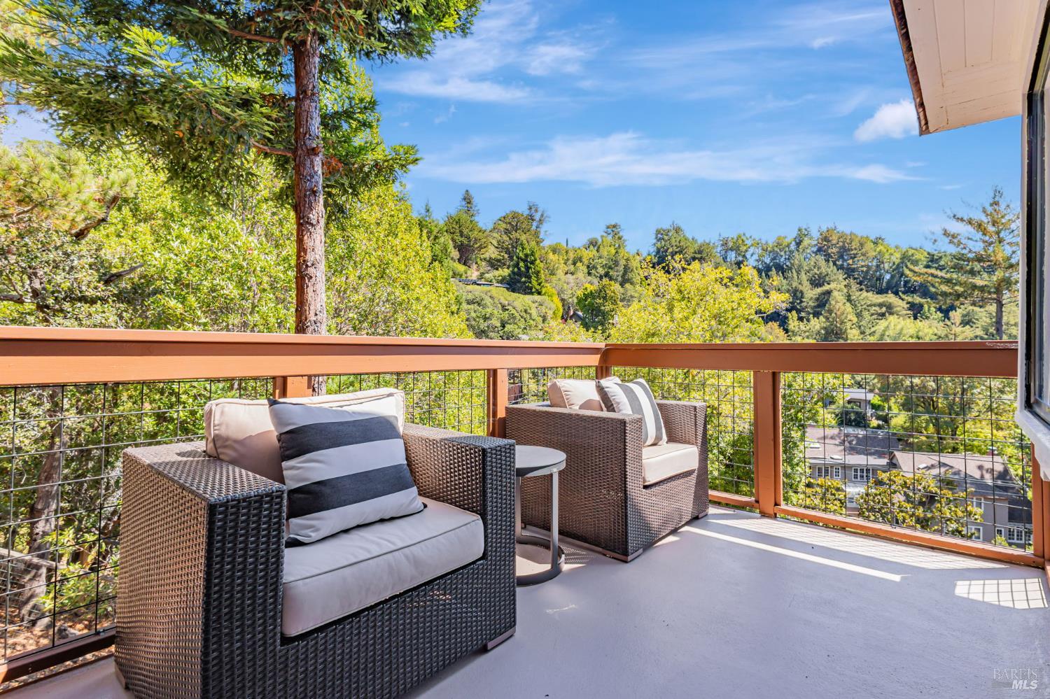 Detail Gallery Image 16 of 37 For 47 Coronet Ave, Mill Valley,  CA 94941 - 5 Beds | 4 Baths