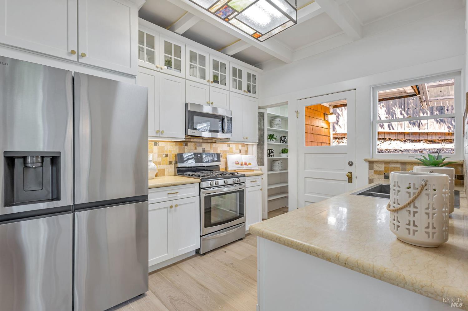 Detail Gallery Image 11 of 37 For 47 Coronet Ave, Mill Valley,  CA 94941 - 5 Beds | 4 Baths