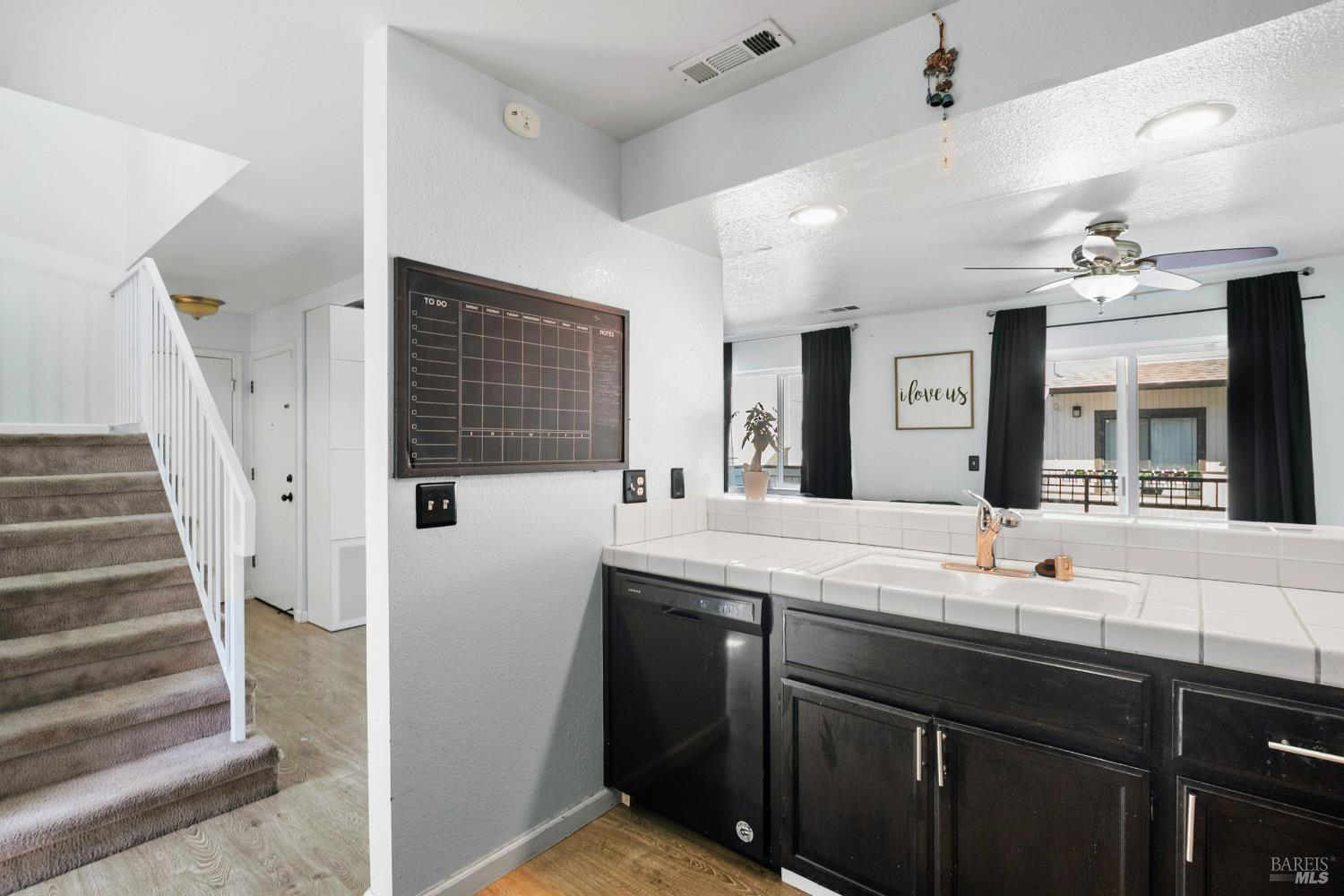 Detail Gallery Image 12 of 25 For 1 Frisbie St #415,  Vallejo,  CA 94590 - 2 Beds | 1/1 Baths