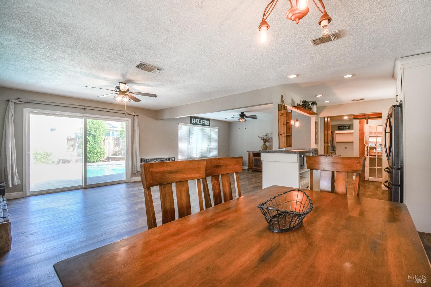 Detail Gallery Image 10 of 46 For 255 Alderglen Dr, Dixon,  CA 95620 - 4 Beds | 2 Baths