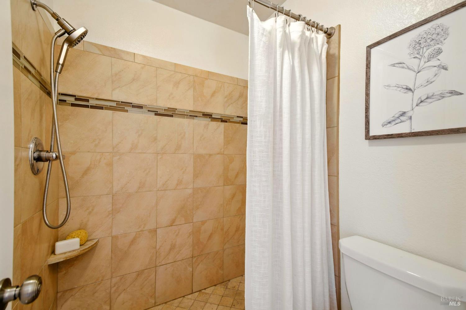 Detail Gallery Image 28 of 38 For 433 Enterprise Dr, Rohnert Park,  CA 94928 - 3 Beds | 2/1 Baths