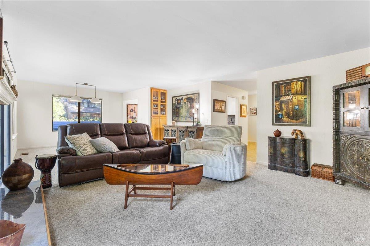 Detail Gallery Image 7 of 34 For 1367 Sylvan Ct, Healdsburg,  CA 95448 - 3 Beds | 2/1 Baths