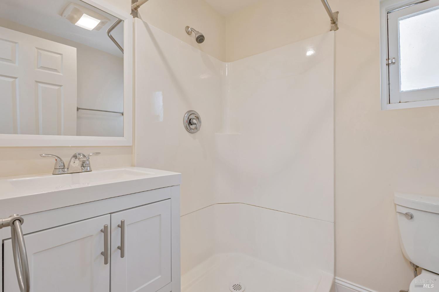 Detail Gallery Image 33 of 37 For 47 Coronet Ave, Mill Valley,  CA 94941 - 5 Beds | 4 Baths