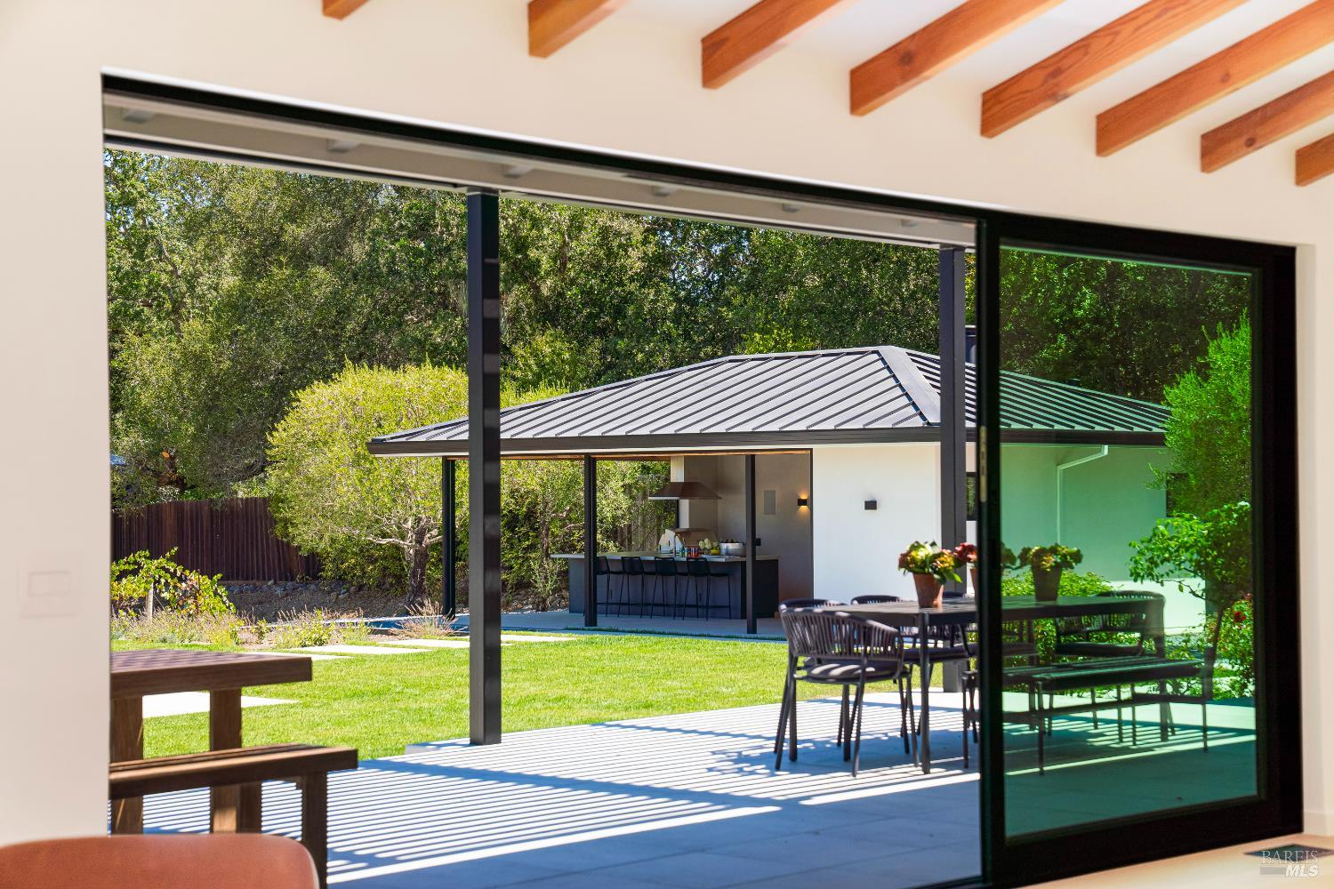 Detail Gallery Image 25 of 44 For 13671 Chalk Hill Rd, Healdsburg,  CA 95448 - 3 Beds | 3 Baths