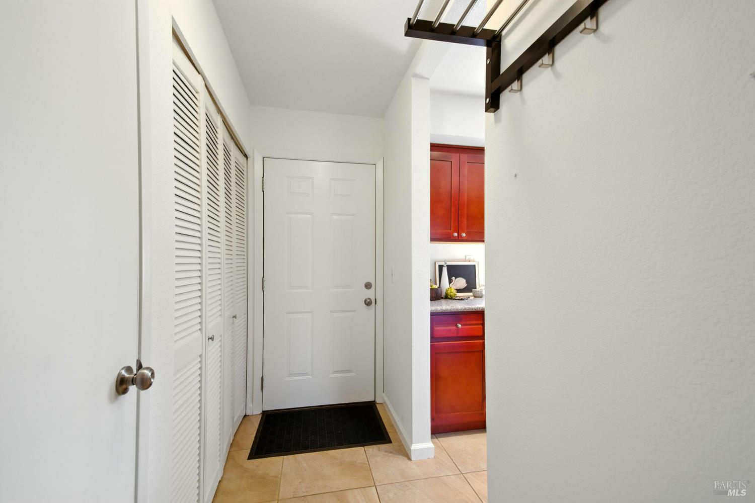 Detail Gallery Image 3 of 38 For 433 Enterprise Dr, Rohnert Park,  CA 94928 - 3 Beds | 2/1 Baths