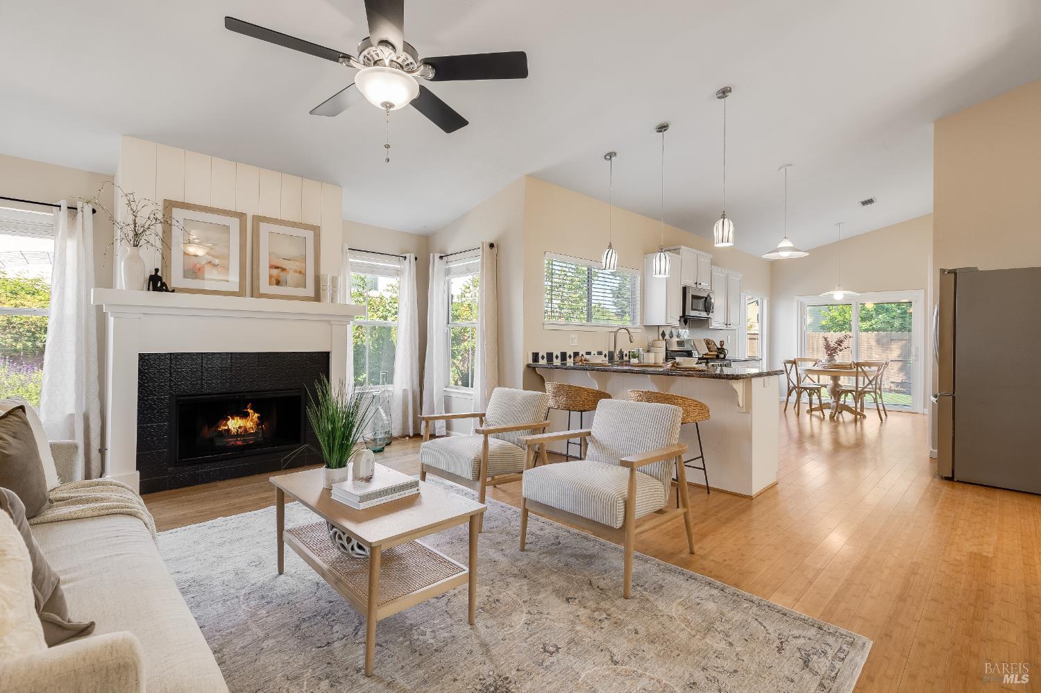 Detail Gallery Image 9 of 34 For 755 Oak Hollow Ave, Vacaville,  CA 95687 - 3 Beds | 2 Baths