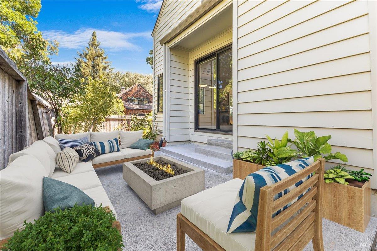 Detail Gallery Image 28 of 34 For 1367 Sylvan Ct, Healdsburg,  CA 95448 - 3 Beds | 2/1 Baths