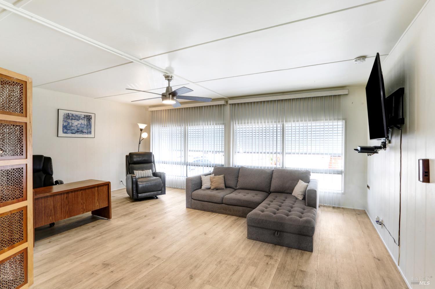 Detail Gallery Image 7 of 22 For 236 Reed Cir, Napa,  CA 94558 - 2 Beds | 2 Baths