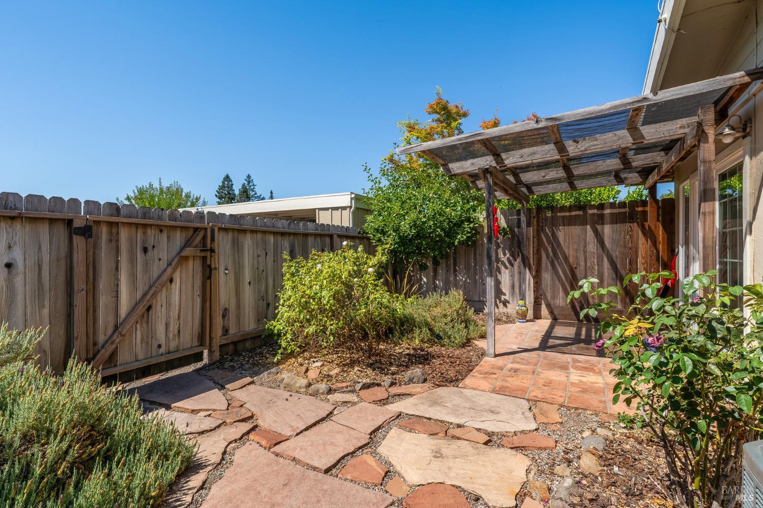 Detail Gallery Image 21 of 27 For 921 1st St, Sonoma,  CA 95476 - 2 Beds | 2 Baths