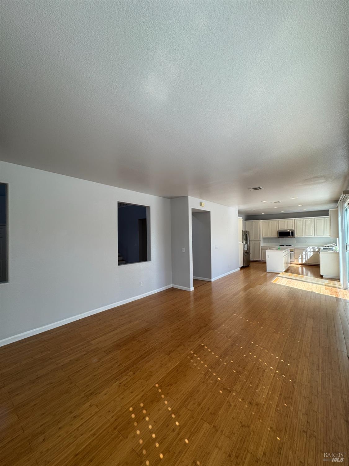 Detail Gallery Image 20 of 58 For 3330 Harbor Moon Ct, Vallejo,  CA 94591 - 5 Beds | 3 Baths