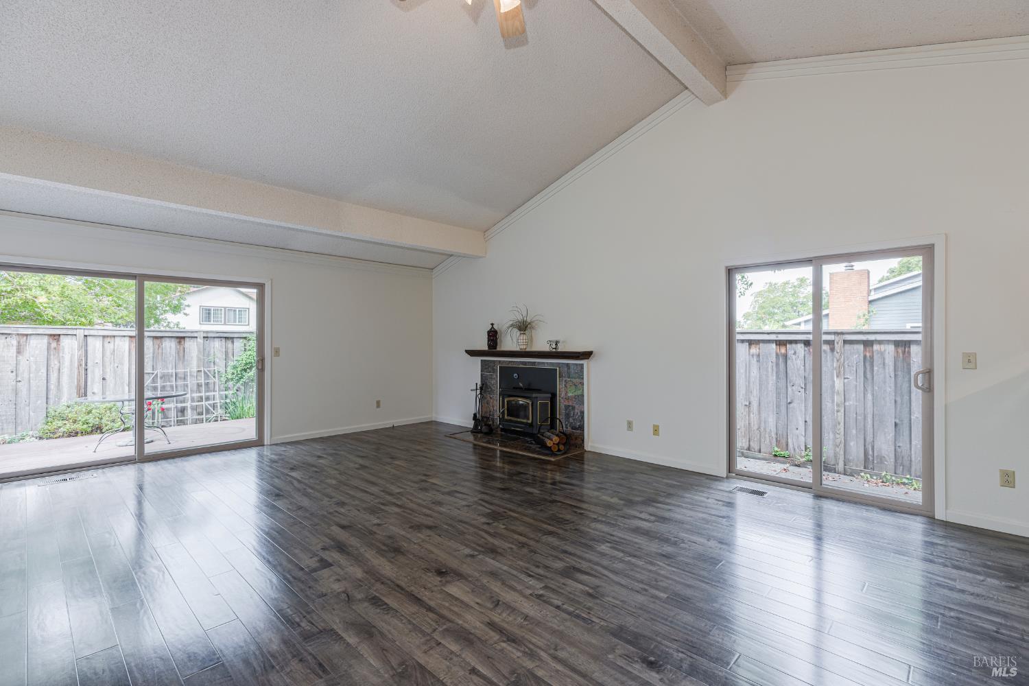 Detail Gallery Image 3 of 43 For 601 Marylyn Cir, Petaluma,  CA 94954 - 3 Beds | 2 Baths