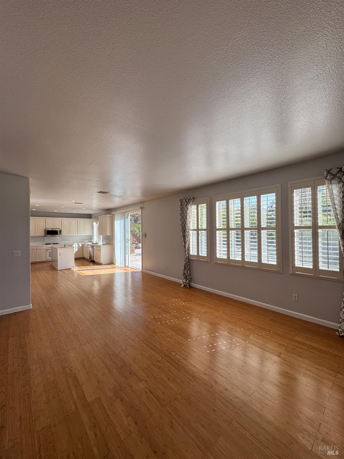 Detail Gallery Image 21 of 58 For 3330 Harbor Moon Ct, Vallejo,  CA 94591 - 5 Beds | 3 Baths