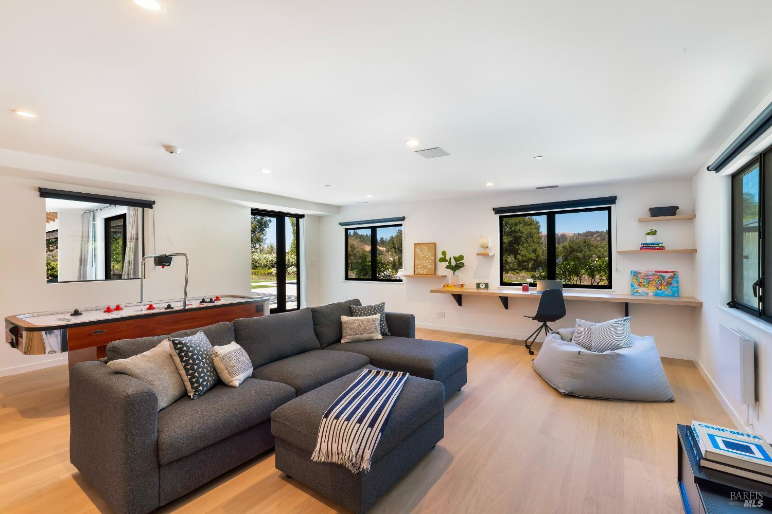 Detail Gallery Image 22 of 44 For 13671 Chalk Hill Rd, Healdsburg,  CA 95448 - 3 Beds | 3 Baths