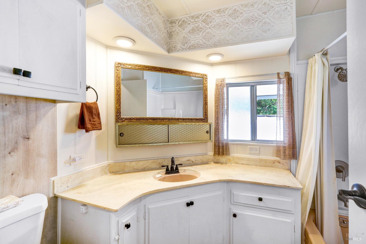 Detail Gallery Image 14 of 22 For 236 Reed Cir, Napa,  CA 94558 - 2 Beds | 2 Baths