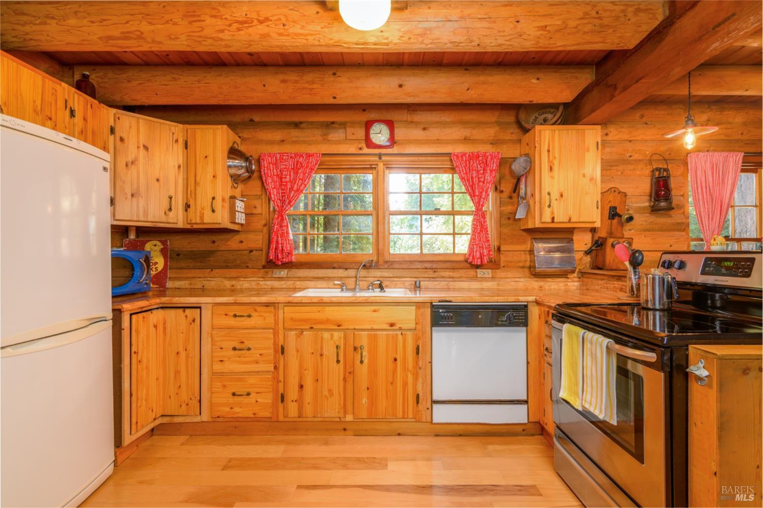 Detail Gallery Image 17 of 29 For 45991 Pacific Woods Rd, Gualala,  CA 95445 - 2 Beds | 3 Baths
