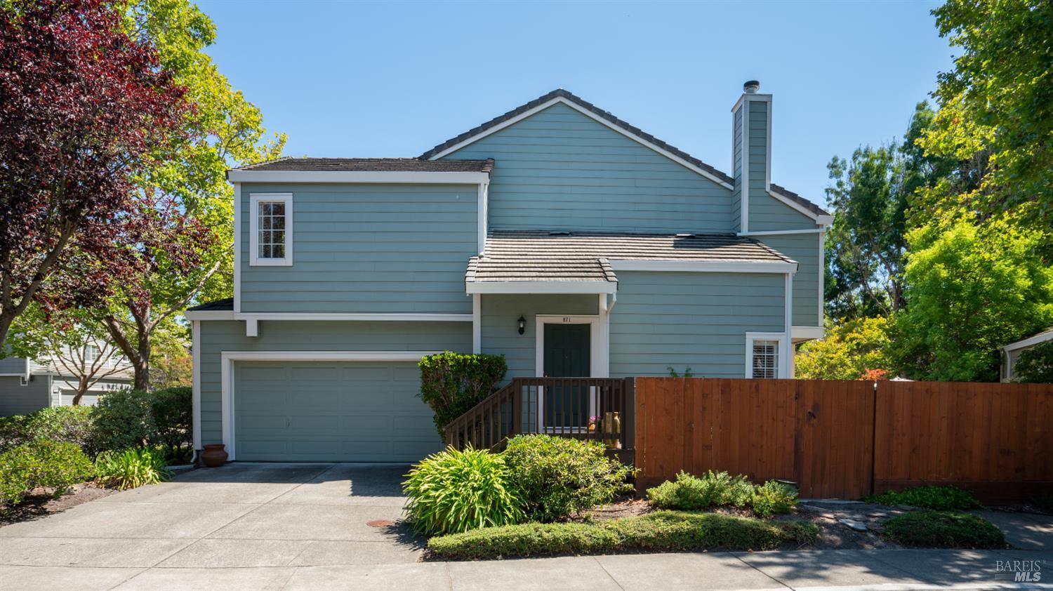 Detail Gallery Image 2 of 55 For 871 Chardonnay Cir, Petaluma,  CA 94954 - 3 Beds | 2/1 Baths