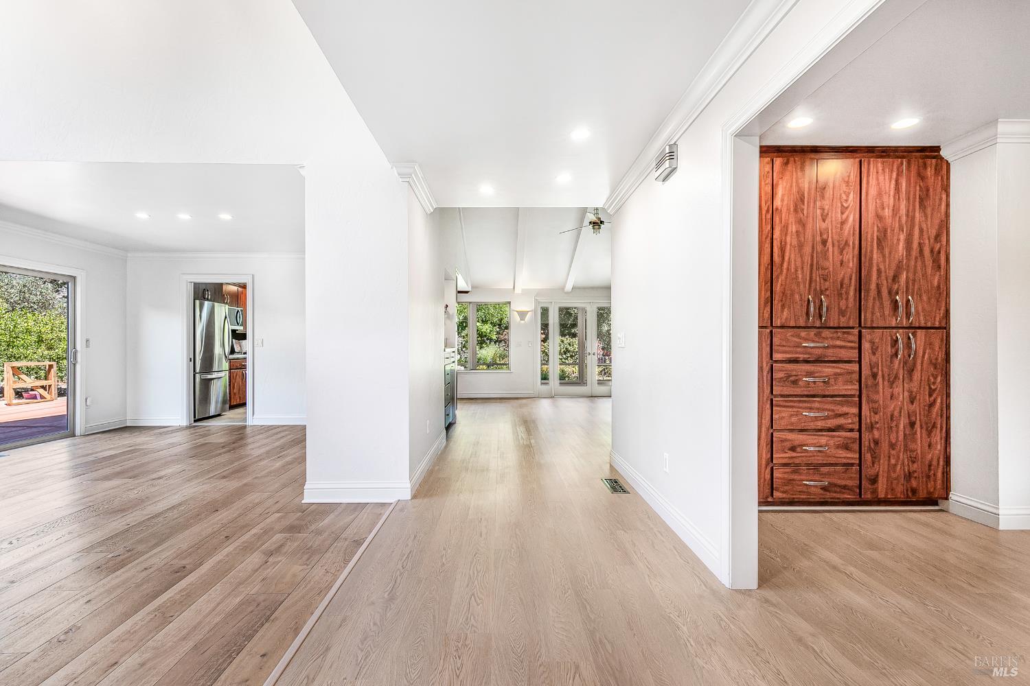 Detail Gallery Image 4 of 63 For 8862 Oak Trail Pl, Santa Rosa,  CA 95409 - 2 Beds | 2 Baths