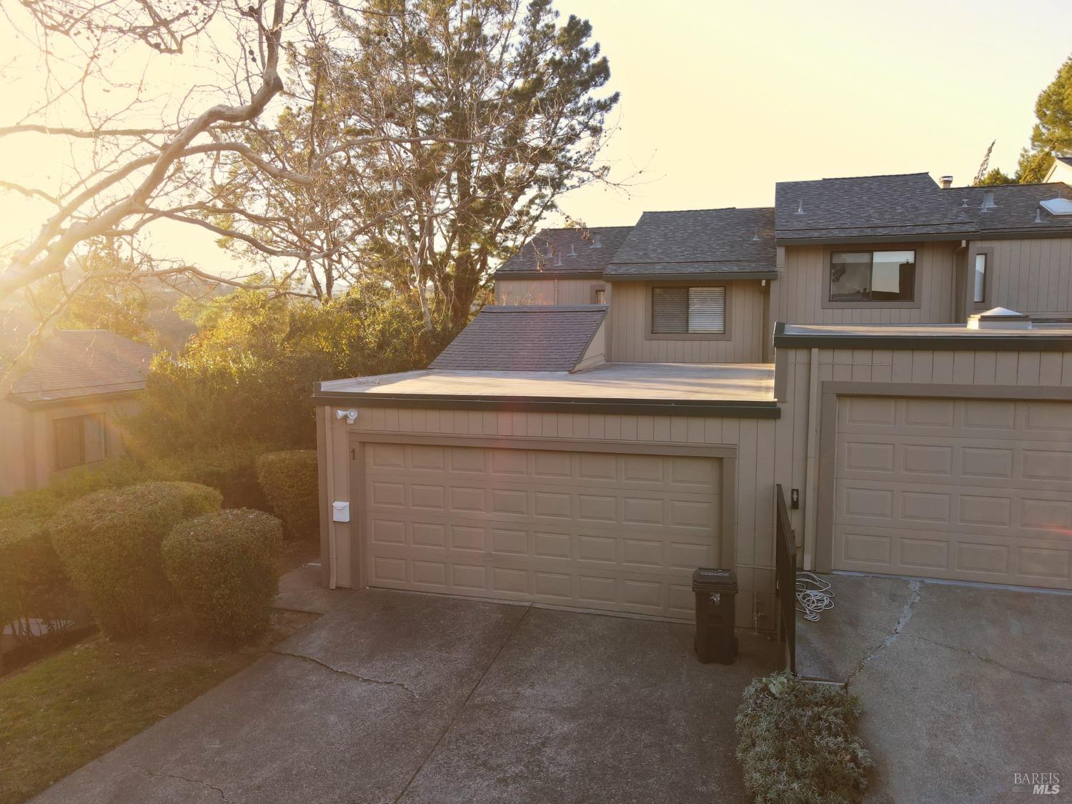 Detail Gallery Image 1 of 32 For 1 Columbine Ln, Novato,  CA 94947 - 3 Beds | 2/1 Baths