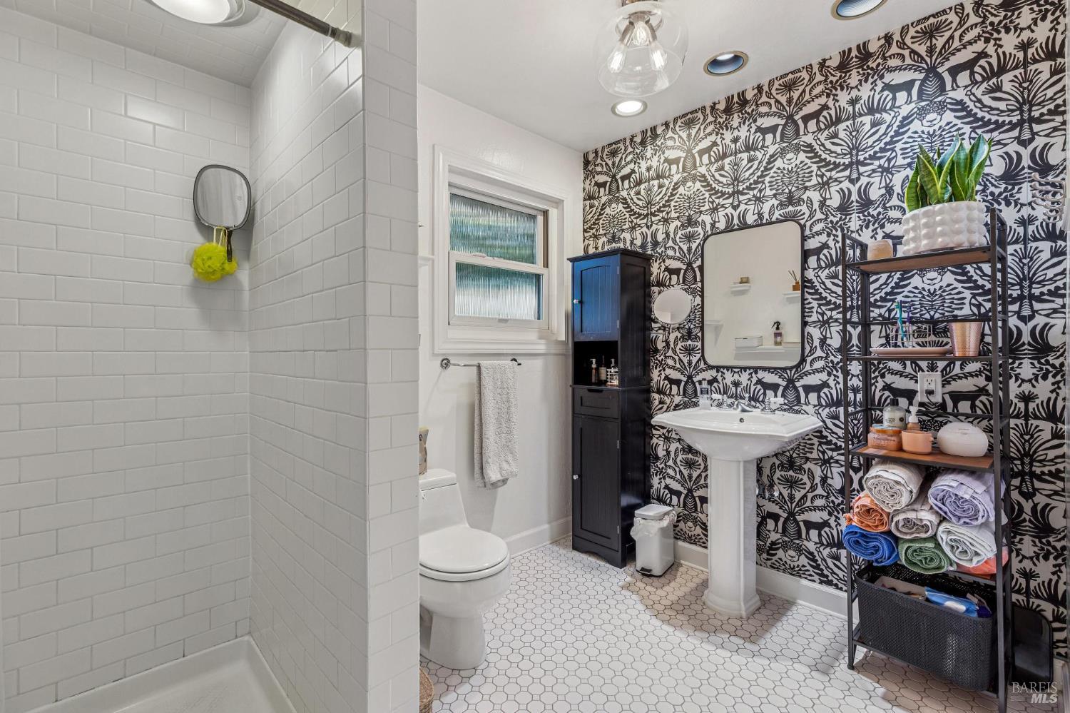 Detail Gallery Image 23 of 51 For 770 Eucalyptus Ave, Novato,  CA 94947 - 3 Beds | 2 Baths