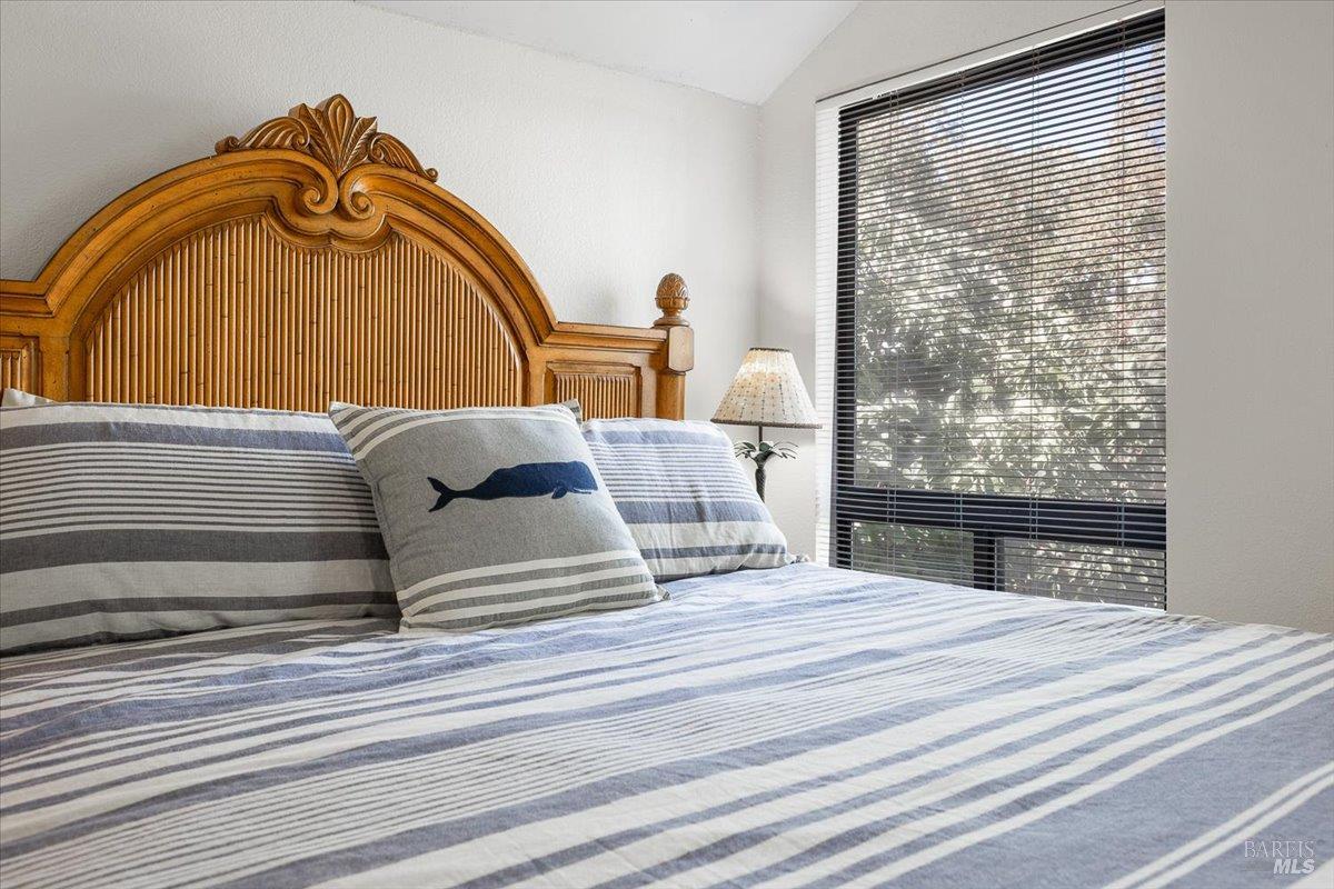 Detail Gallery Image 18 of 34 For 1367 Sylvan Ct, Healdsburg,  CA 95448 - 3 Beds | 2/1 Baths