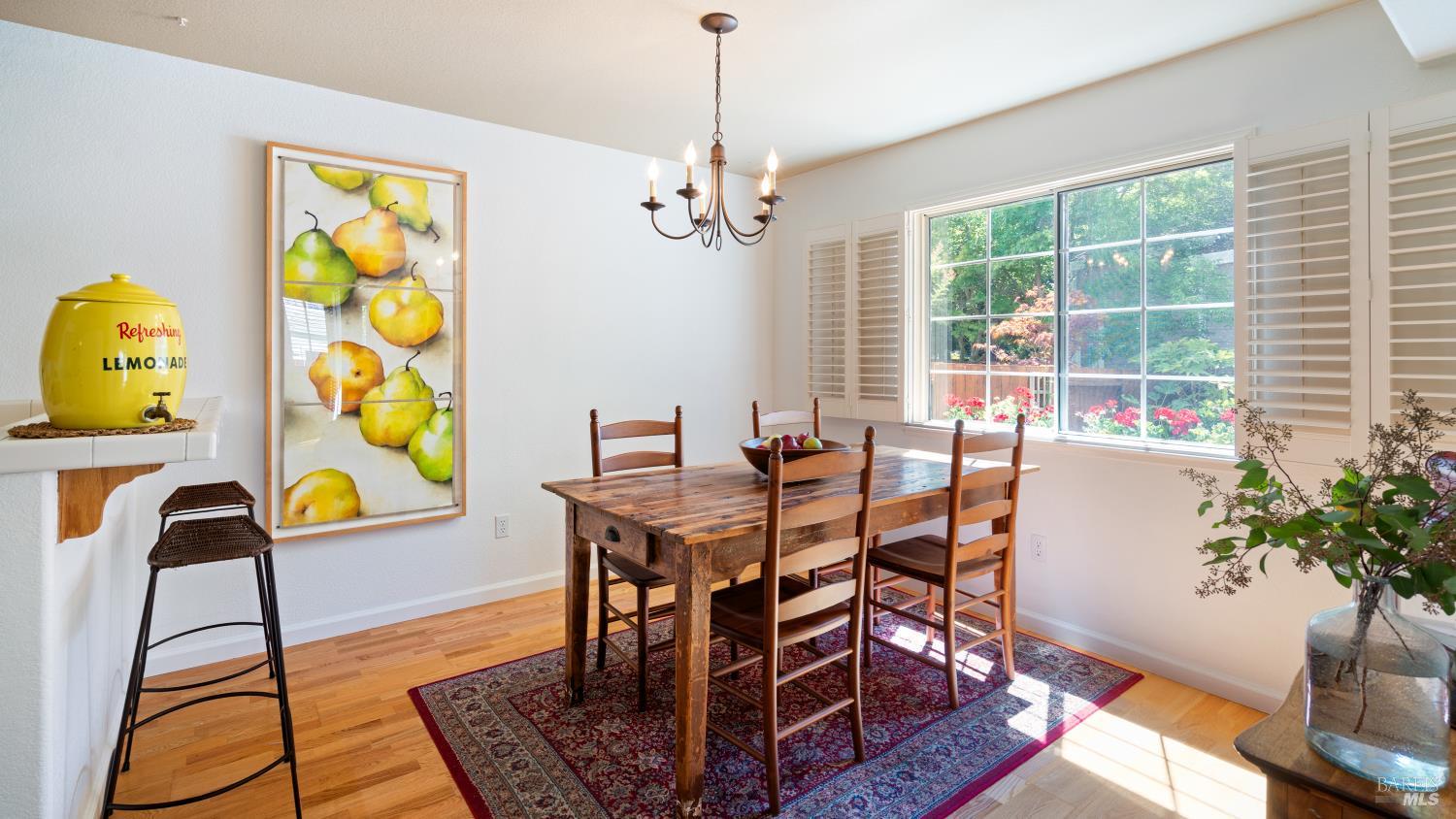 Detail Gallery Image 8 of 55 For 871 Chardonnay Cir, Petaluma,  CA 94954 - 3 Beds | 2/1 Baths