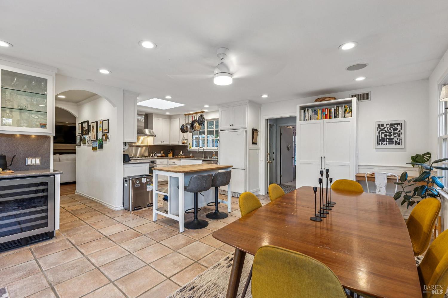 Detail Gallery Image 15 of 51 For 770 Eucalyptus Ave, Novato,  CA 94947 - 3 Beds | 2 Baths