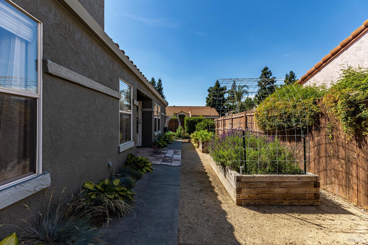 Detail Gallery Image 31 of 34 For 755 Oak Hollow Ave, Vacaville,  CA 95687 - 3 Beds | 2 Baths