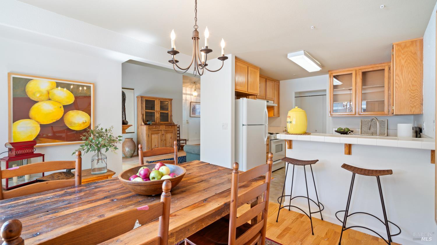 Detail Gallery Image 10 of 55 For 871 Chardonnay Cir, Petaluma,  CA 94954 - 3 Beds | 2/1 Baths