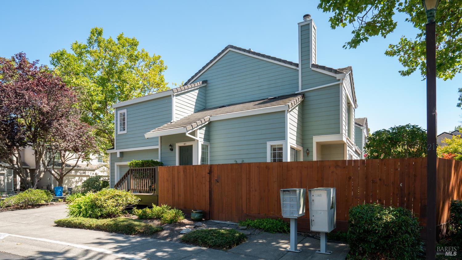 Detail Gallery Image 3 of 55 For 871 Chardonnay Cir, Petaluma,  CA 94954 - 3 Beds | 2/1 Baths