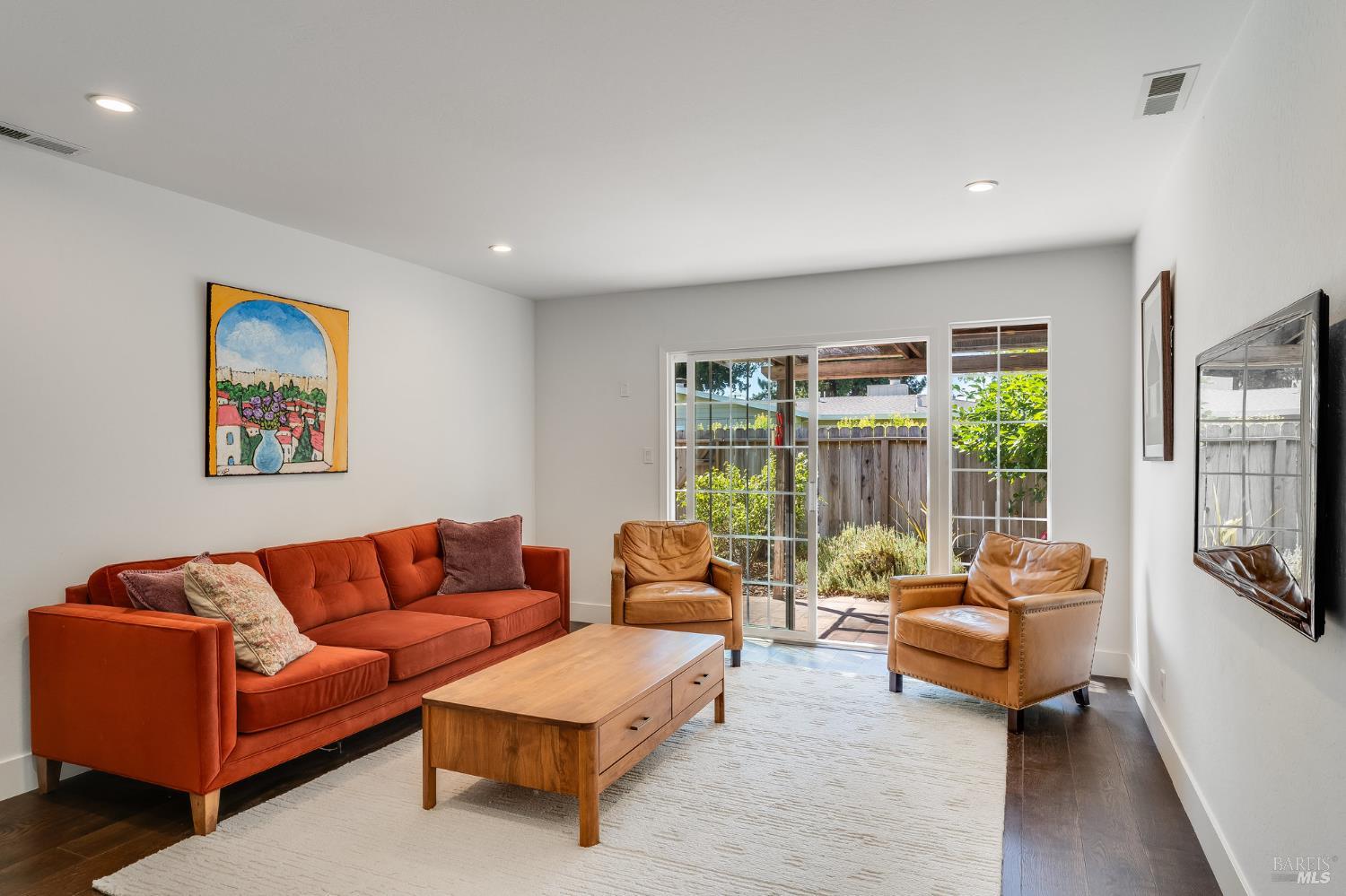Detail Gallery Image 7 of 27 For 921 1st St, Sonoma,  CA 95476 - 2 Beds | 2 Baths