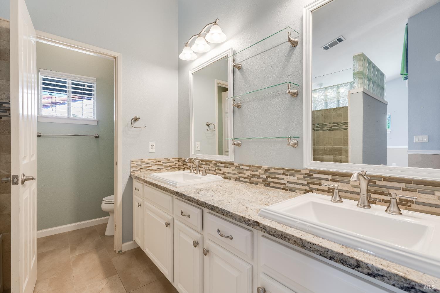 Detail Gallery Image 20 of 34 For 755 Oak Hollow Ave, Vacaville,  CA 95687 - 3 Beds | 2 Baths