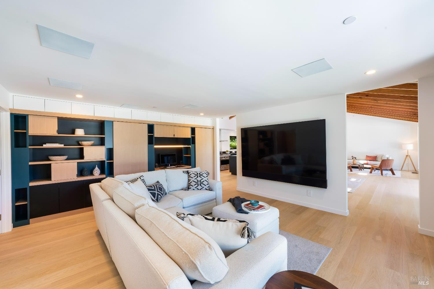 Detail Gallery Image 13 of 44 For 13671 Chalk Hill Rd, Healdsburg,  CA 95448 - 3 Beds | 3 Baths