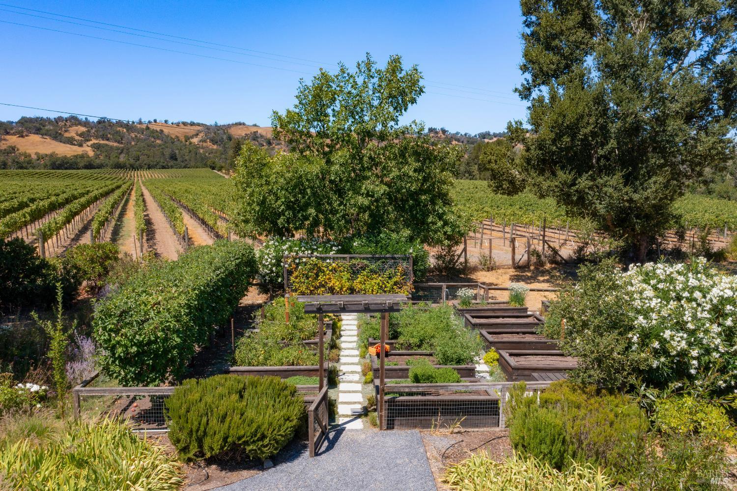 Detail Gallery Image 36 of 44 For 13671 Chalk Hill Rd, Healdsburg,  CA 95448 - 3 Beds | 3 Baths