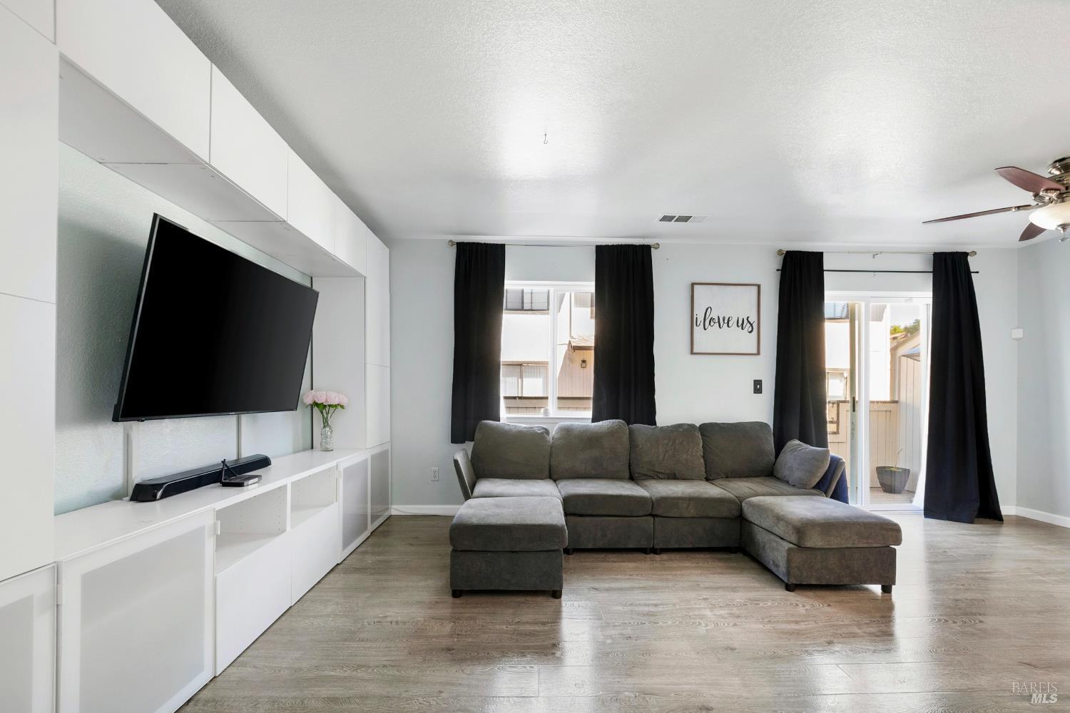 Detail Gallery Image 5 of 25 For 1 Frisbie St #415,  Vallejo,  CA 94590 - 2 Beds | 1/1 Baths